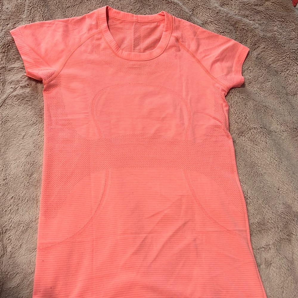 Lululemon short sleeve / salmon size 6